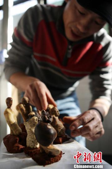 深入观察富翁乞丐根雕艺人用&ldquo;根&rdquo;记录人世百态