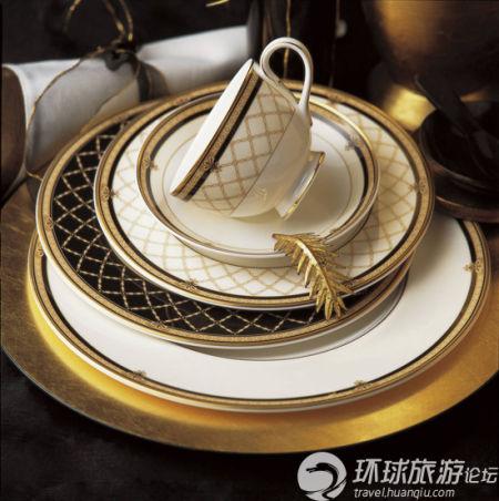 精美绝伦的皇家道尔顿镀金瓷器