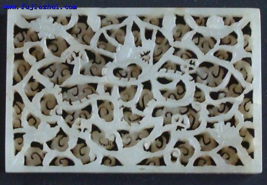 白玉镂雕龙纹带板