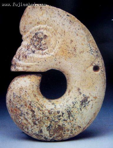 图3 赝品红山文化玉猪龙