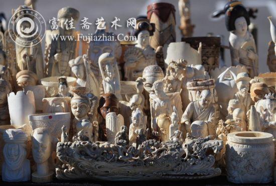 美国销毁一批重大6吨的象牙及象牙制品