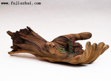 用陶瓷和金属模仿出木质雕塑 