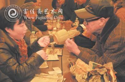 草堂西市古玩城免费鉴宝现场。（资料图片）