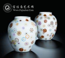 清乾隆 粉彩皮球花纹罐