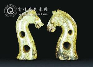 元代 白玉错金马头形器（一对）