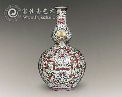 仿清乾隆浅黄地洋彩锦上添花万寿延图长颈葫芦瓶