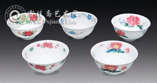 在湘绣湘瓷艺术精品拍卖会上,一套74 版毛瓷碗以800 万元的天价摘得“标王”桂冠