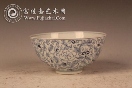 图2-1 青花缠枝牡丹纹碗 图2-1 青花缠枝牡丹纹碗