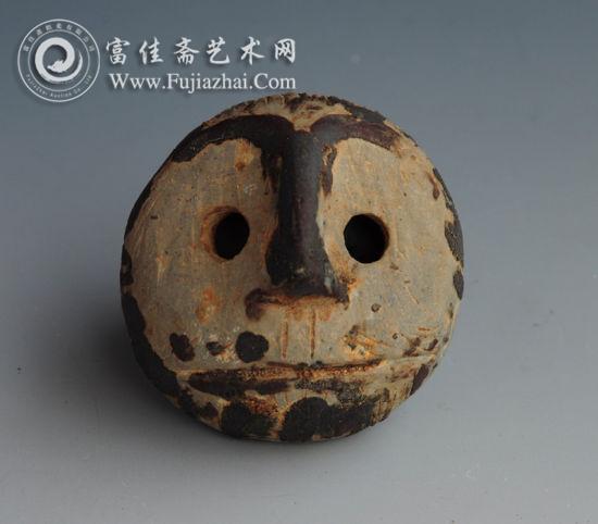 褐彩人面埙 高5厘米 灰白胎